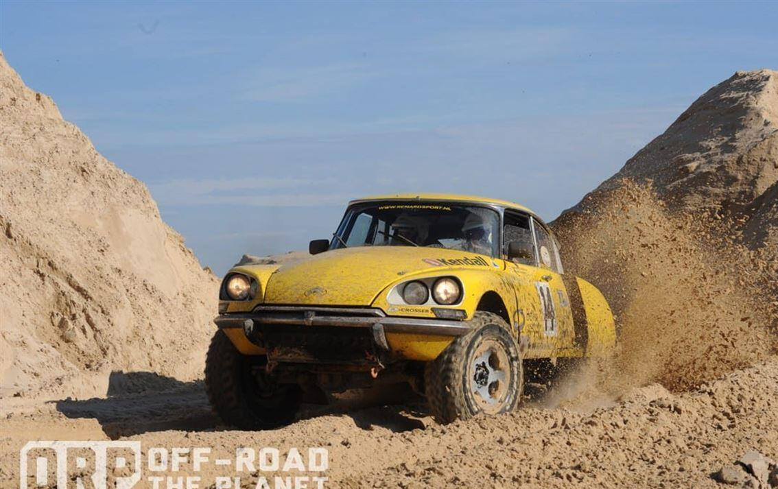 雪铁龙 DS / 丰田 Landcruiser