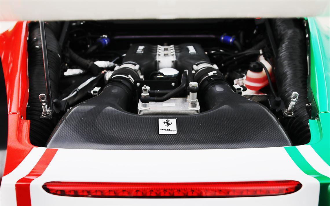 法拉利458 Challenge赛车，刚刚进行了维护保养