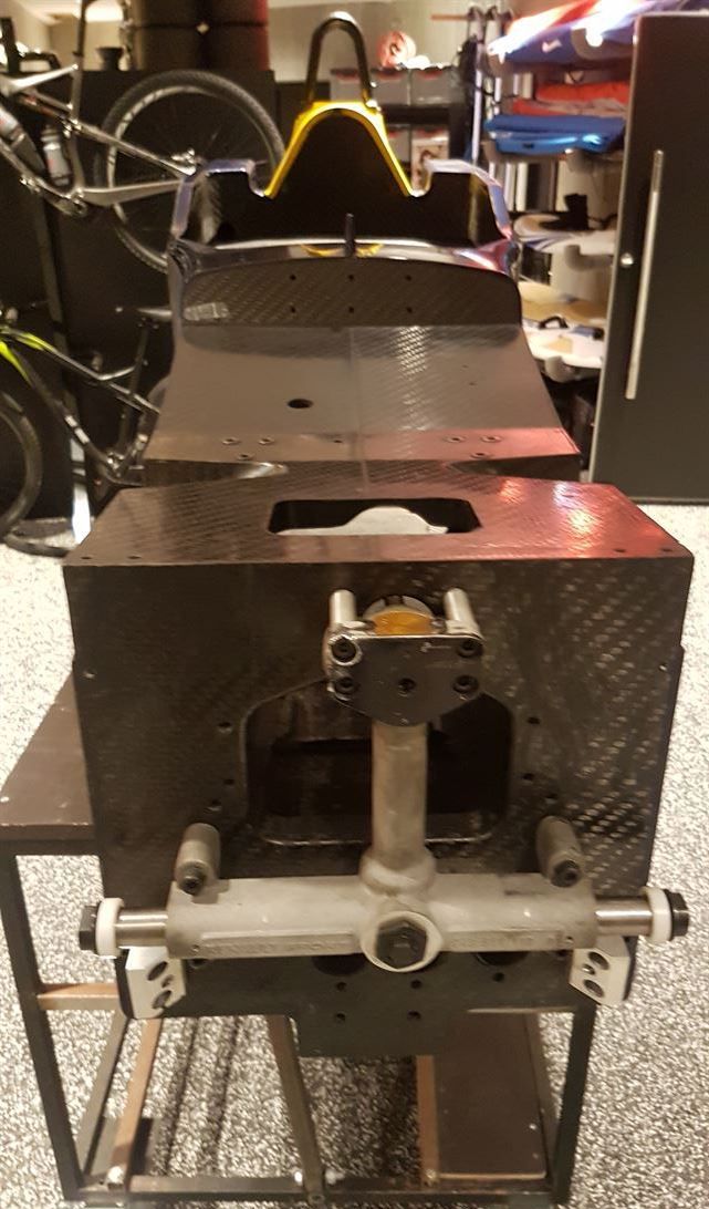 赛车模拟器，基于科维亚特雷诺方程式赛车底盘打造