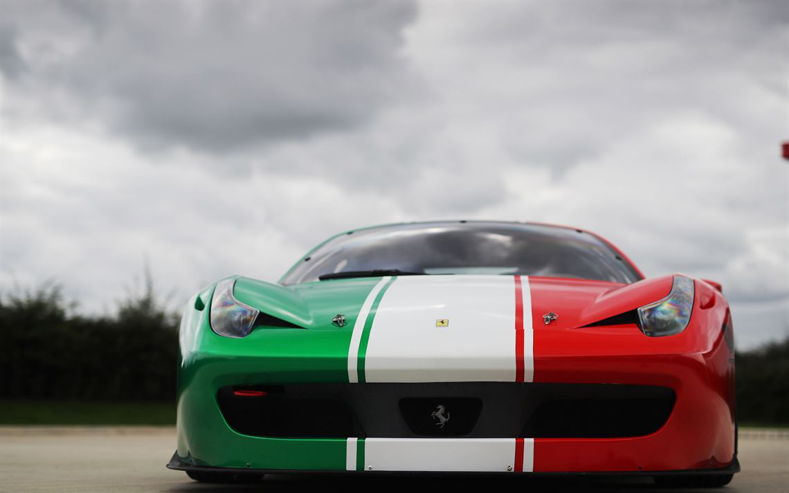 法拉利458 Challenge赛车，刚刚进行了维护保养