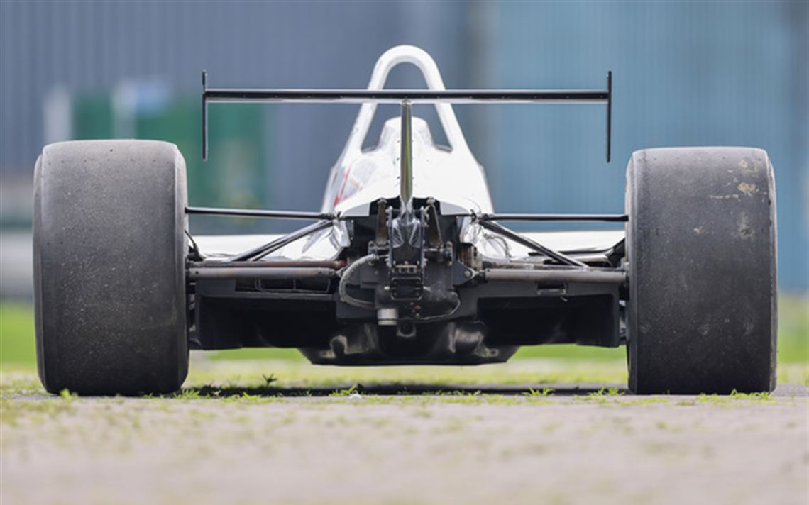 Lola IndyCar, 原厂底盘