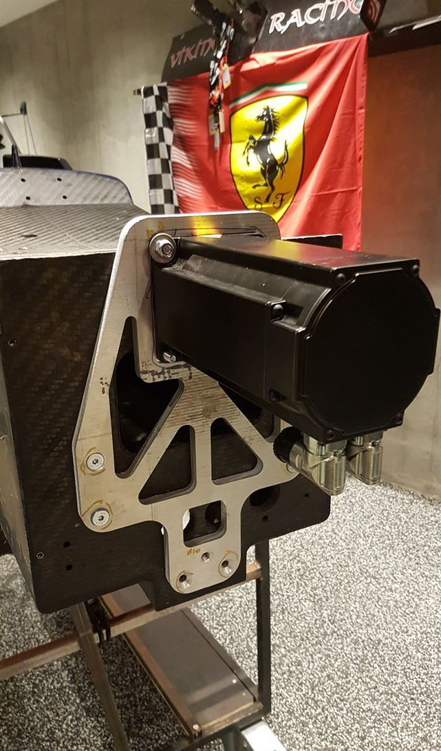 赛车模拟器，基于科维亚特雷诺方程式赛车底盘打造