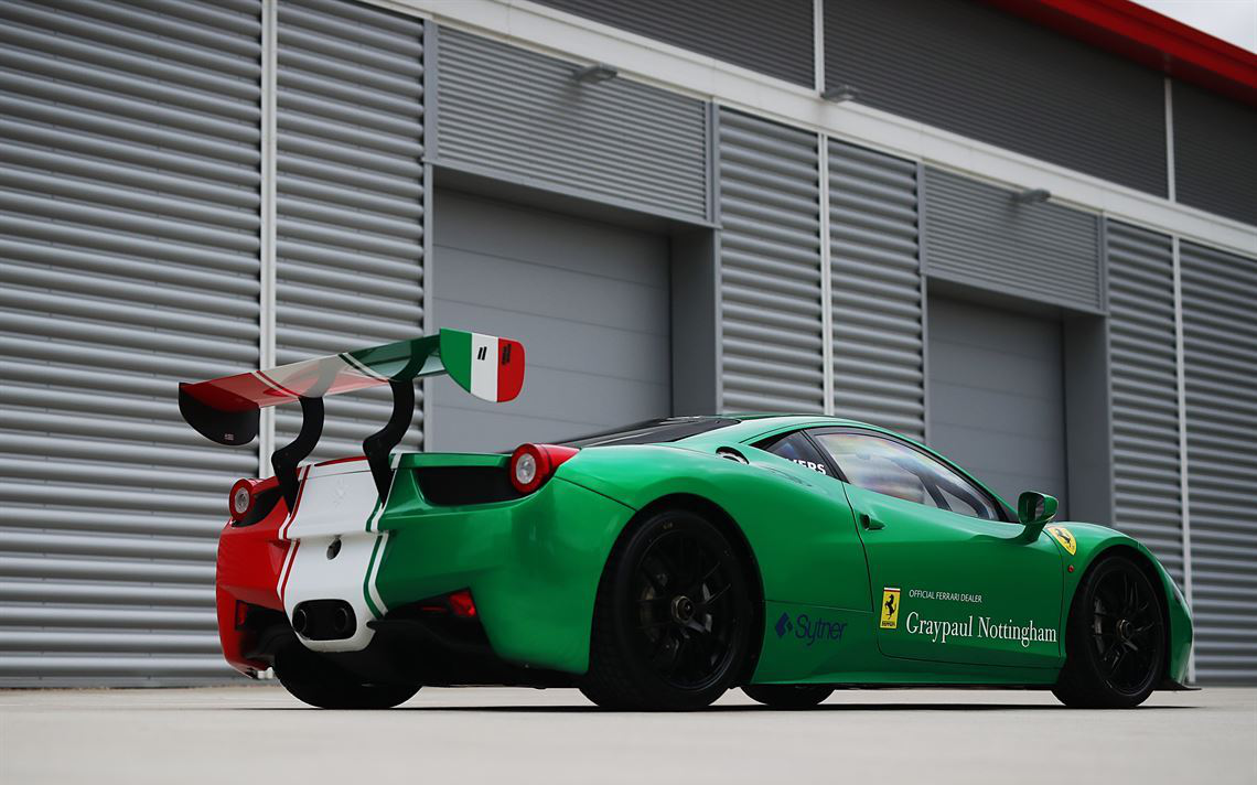 法拉利458 Challenge赛车，刚刚进行了维护保养