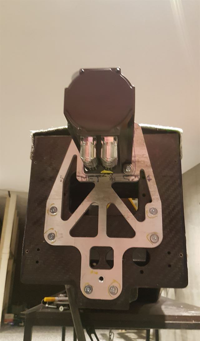 赛车模拟器，基于科维亚特雷诺方程式赛车底盘打造