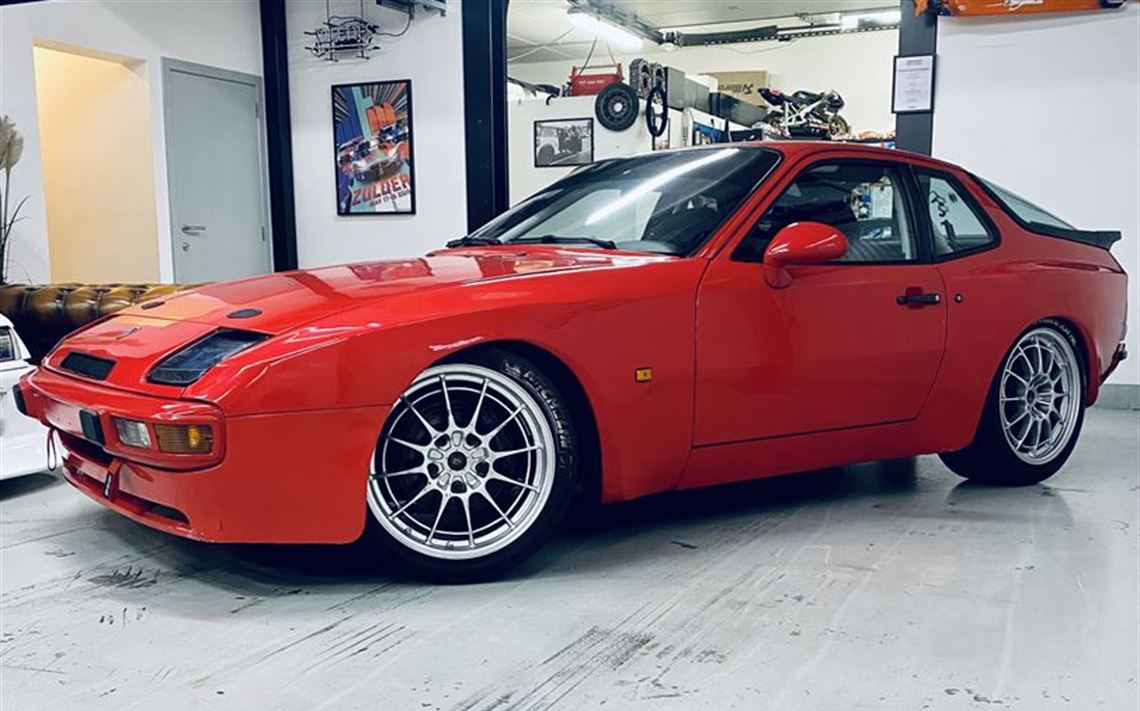 Porsche (ปอร์เช) 944 S2