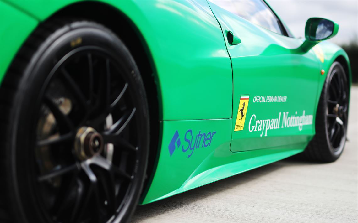 法拉利458 Challenge赛车，刚刚进行了维护保养