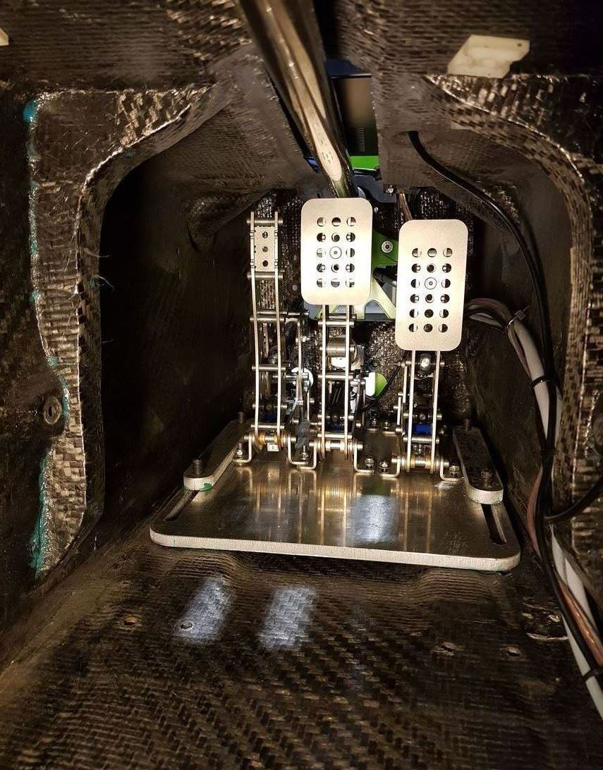 赛车模拟器，基于科维亚特雷诺方程式赛车底盘打造