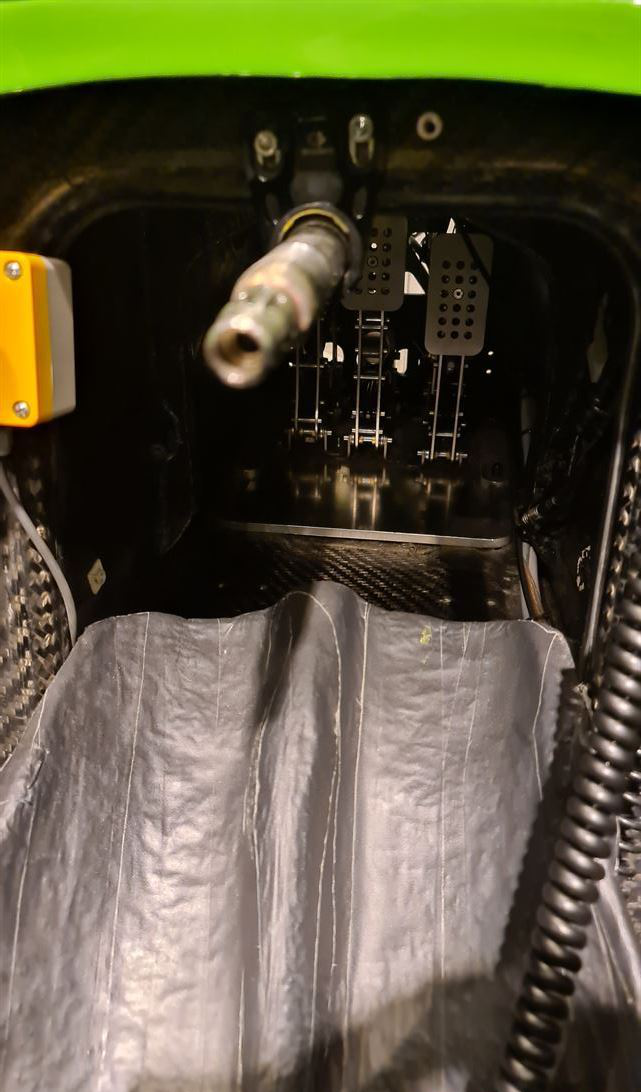 赛车模拟器，基于科维亚特雷诺方程式赛车底盘打造