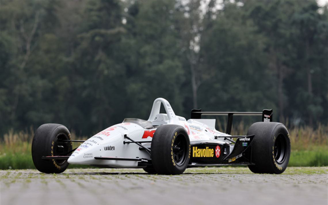 Lola IndyCar, 原厂底盘