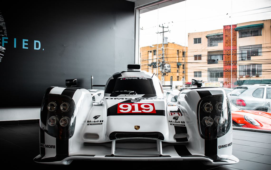 919 Hybrid Mockup