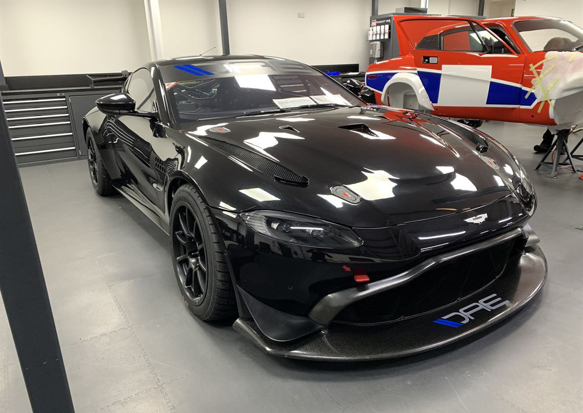 2 x Aston Martin Vantage GT4 2020规格