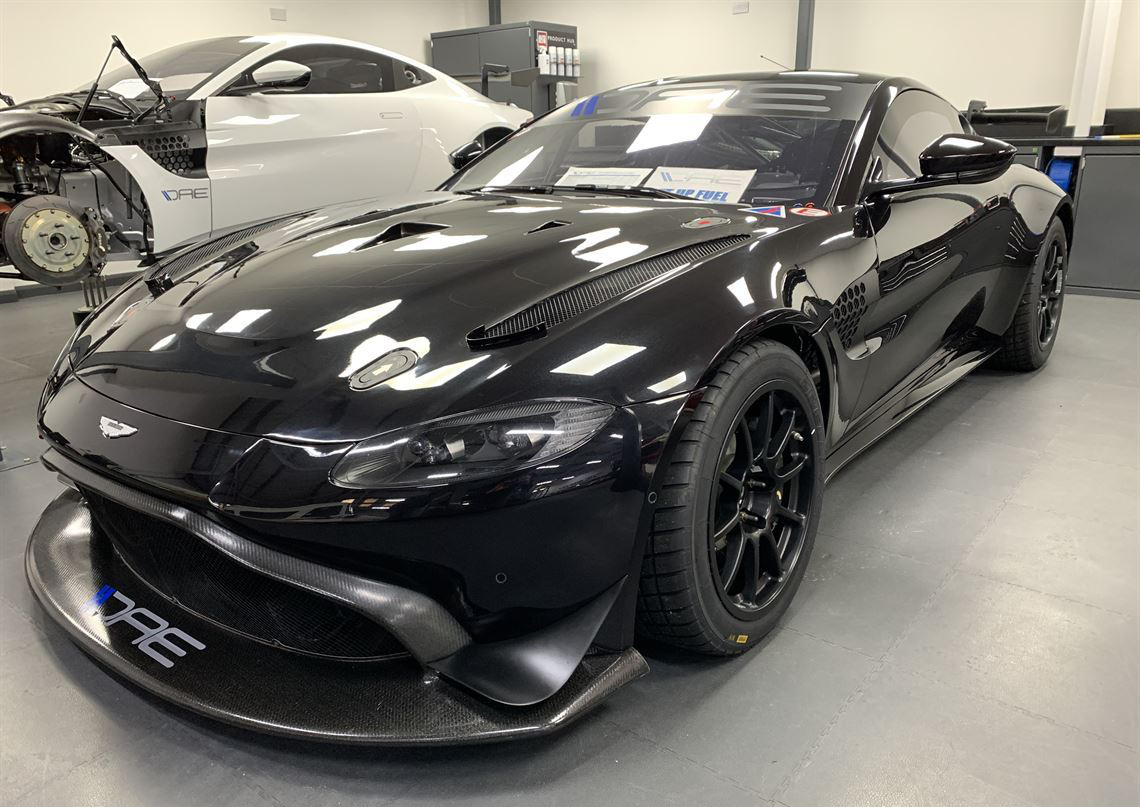 2 x Aston Martin Vantage GT4 2020规格