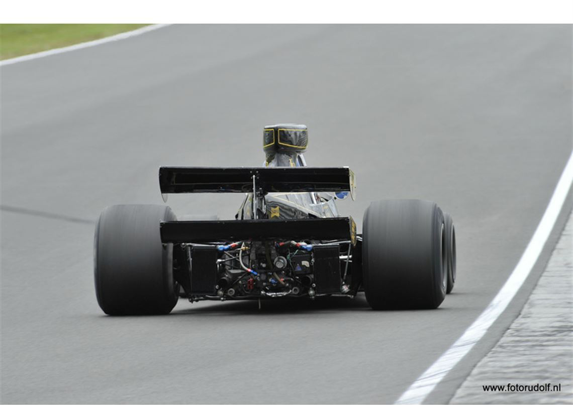 Lotus 76/1-JPS9