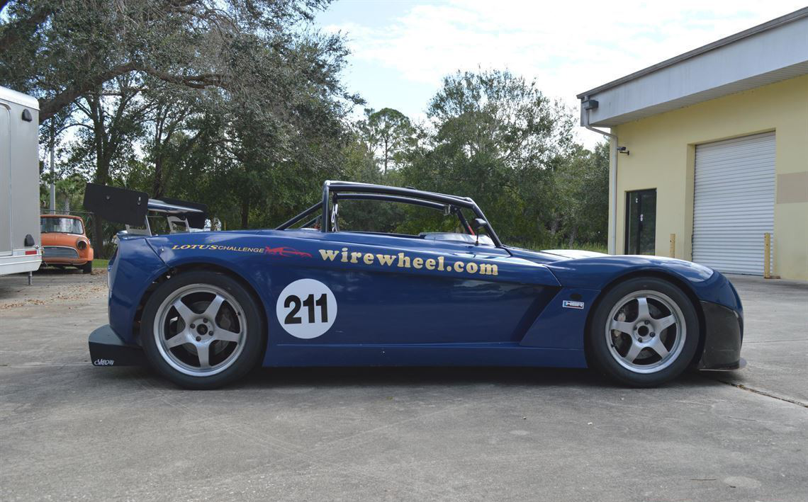 Lotus 2-Eleven赛车