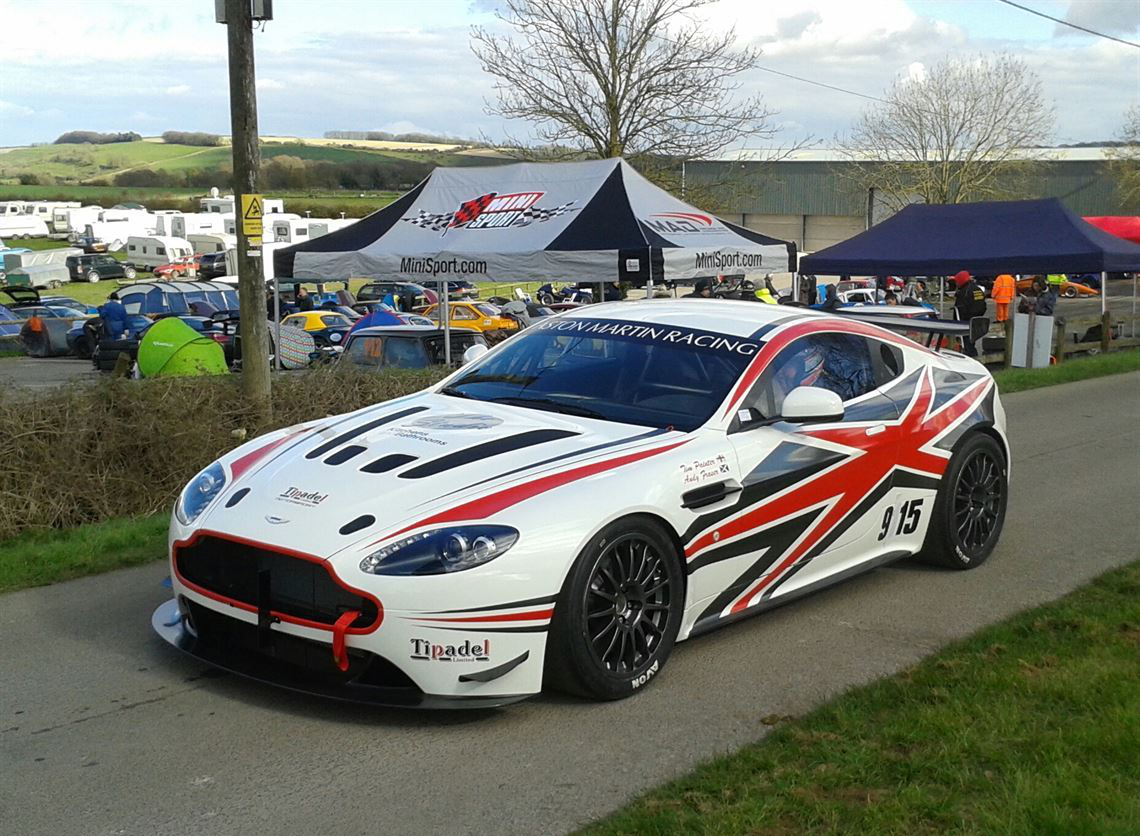 阿斯顿马丁Vantage Prodrive GT4