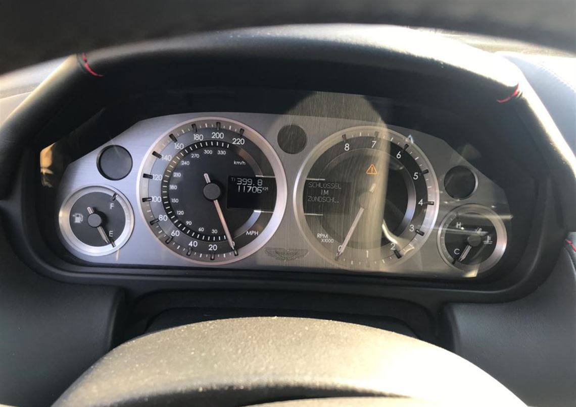 Aston Martin V8 Vantage Roadster