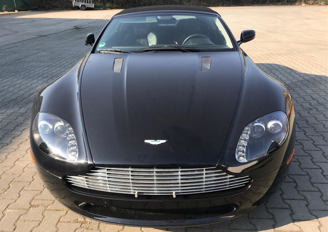 Aston Martin V8 Vantage Roadster