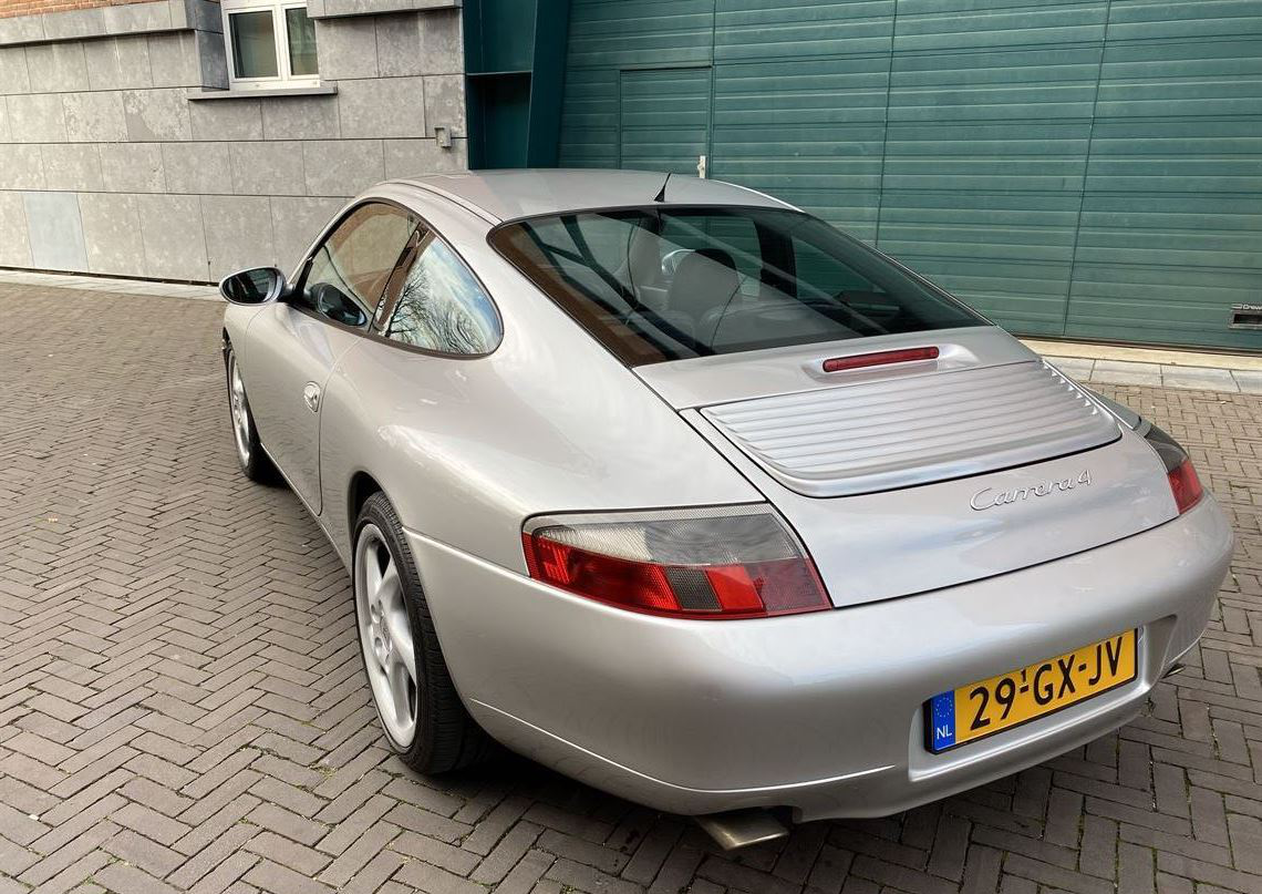1999 保时捷911 Carrera 4