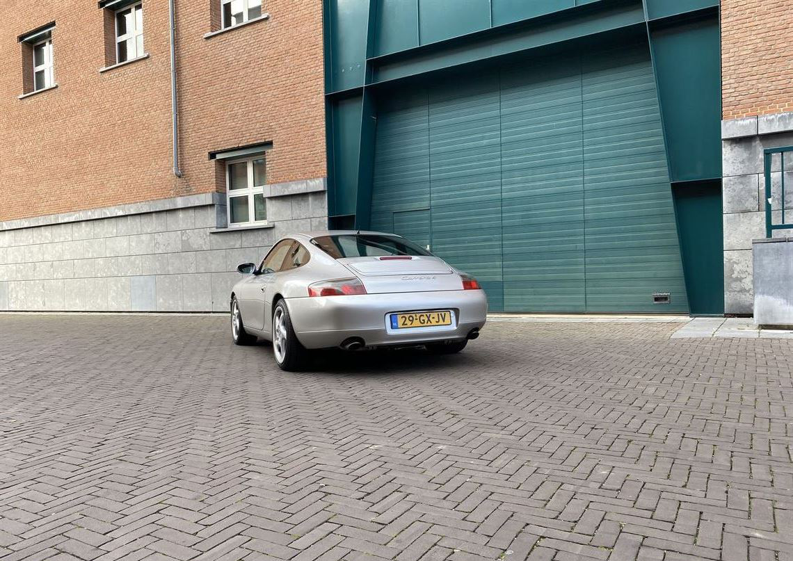 1999 保时捷911 Carrera 4