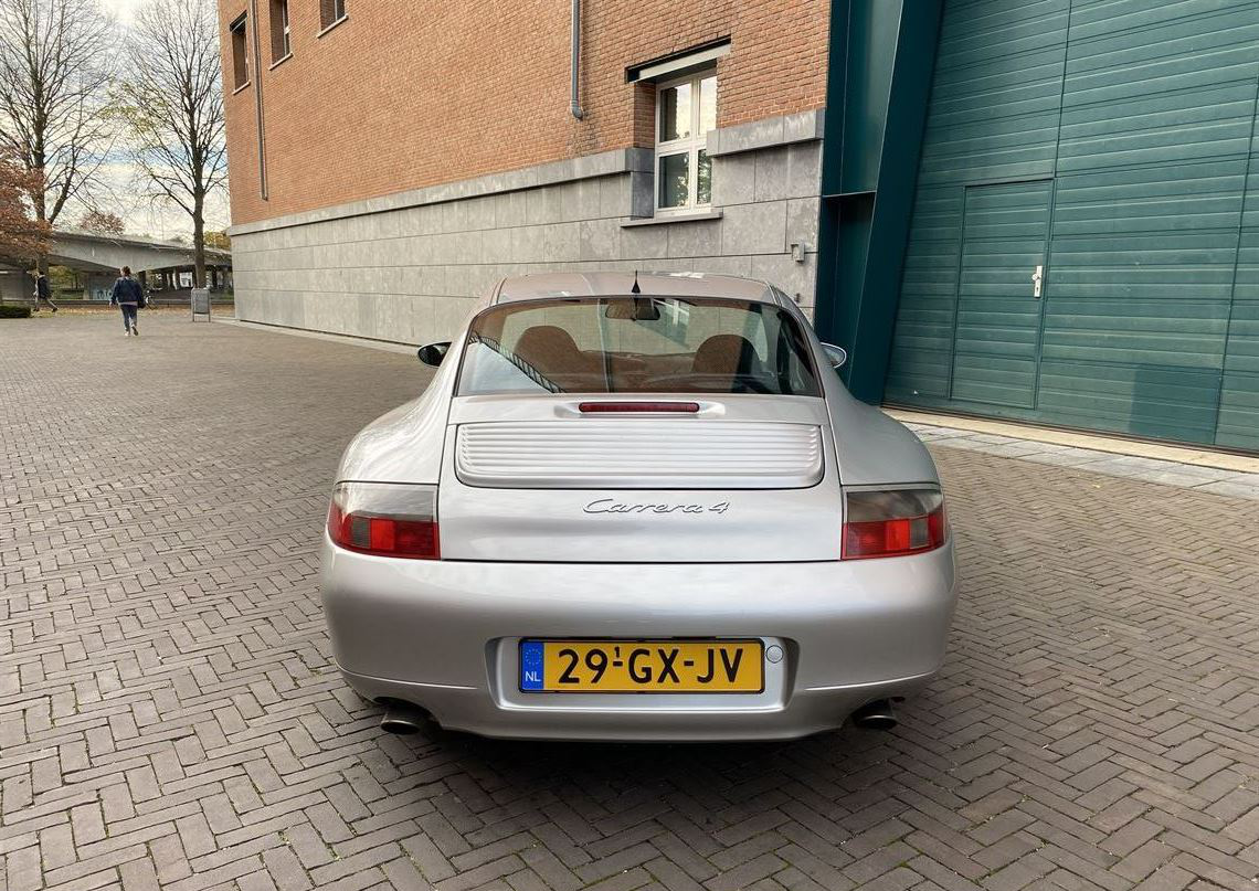 1999 保时捷911 Carrera 4