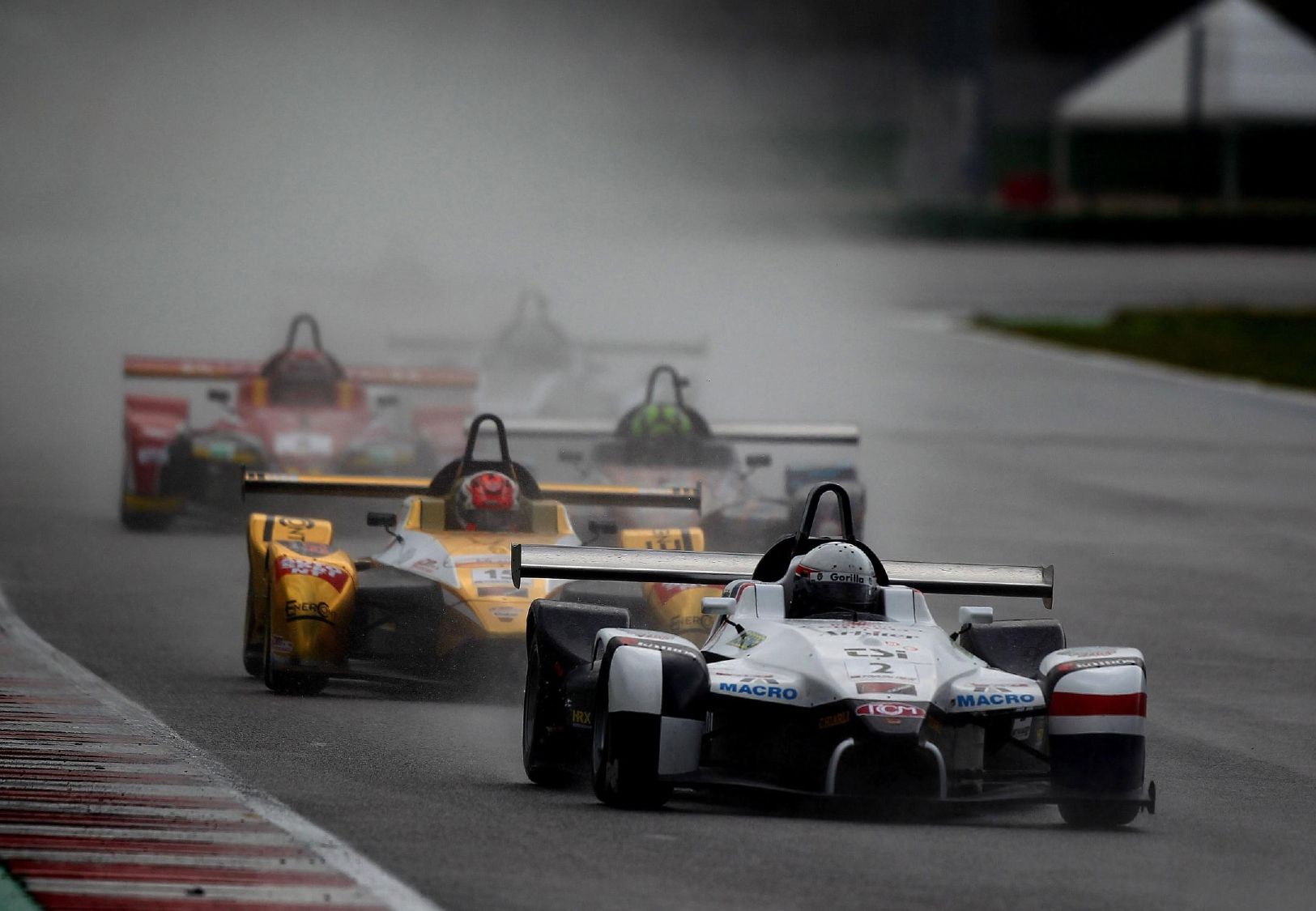 Přehled závodních vozů Wolf GB08 Thunder