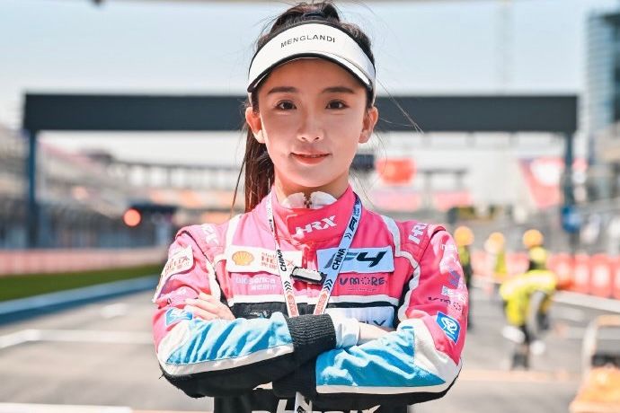 female formula racer Shi Wei