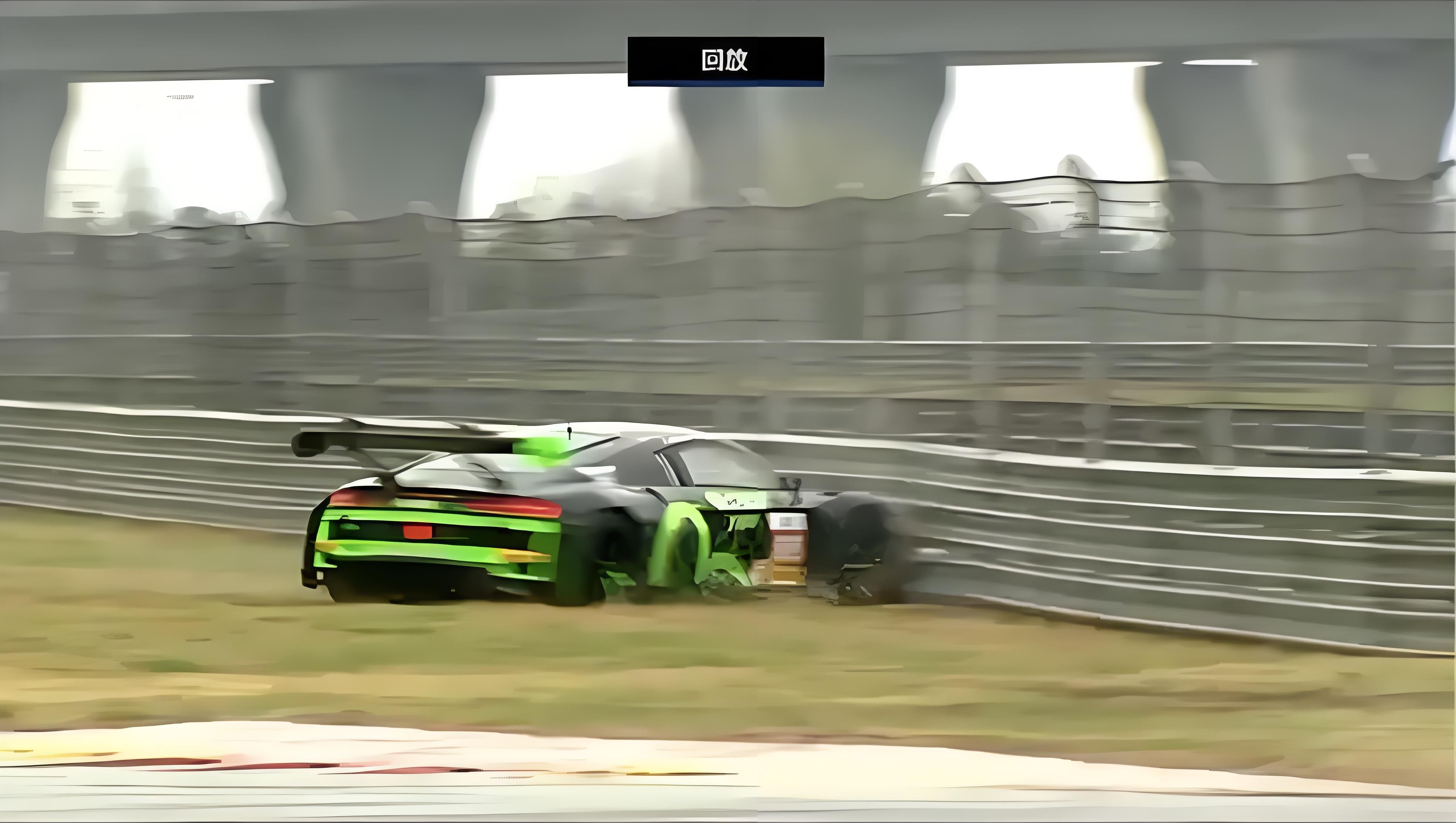 V okamžiku, kdy vůz č. 85 ztratil kontrolu! Wang Yibo byl na trati v šoku a fanoušci měli obavy