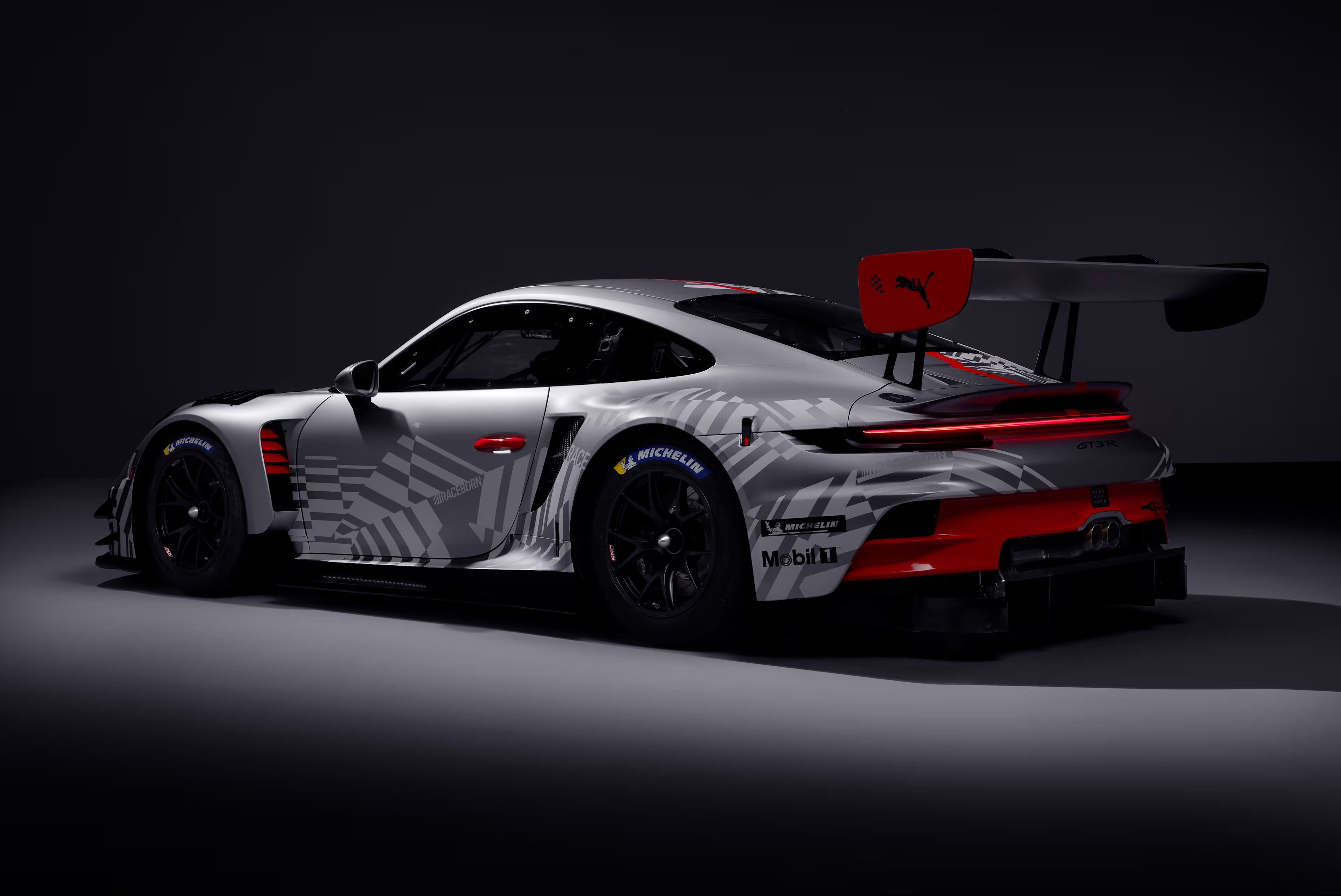 2026 款保时捷 911 GT3 R 与上一代车型——详细对比
