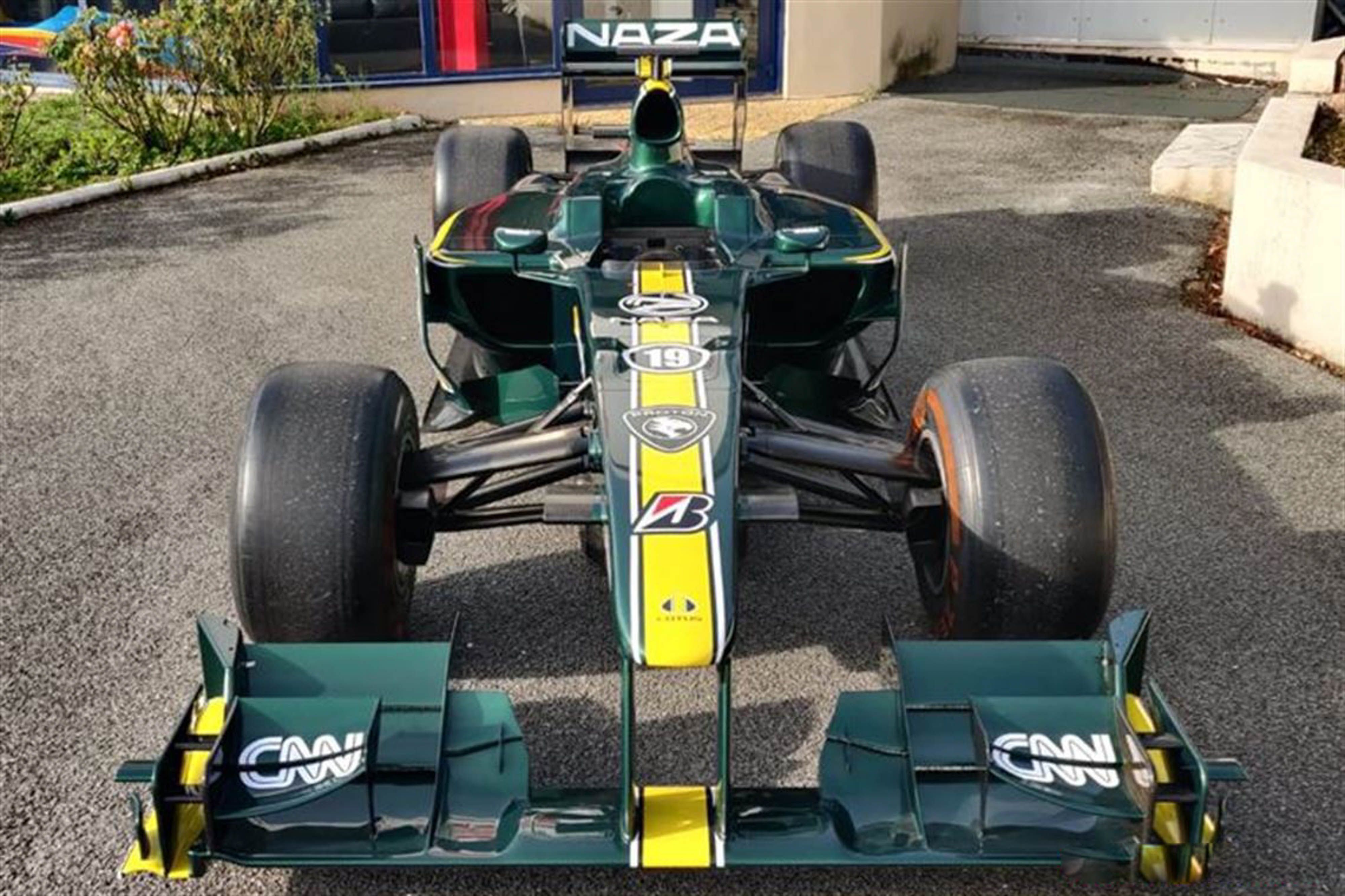 2010 لوتس Formula 1 T 127
