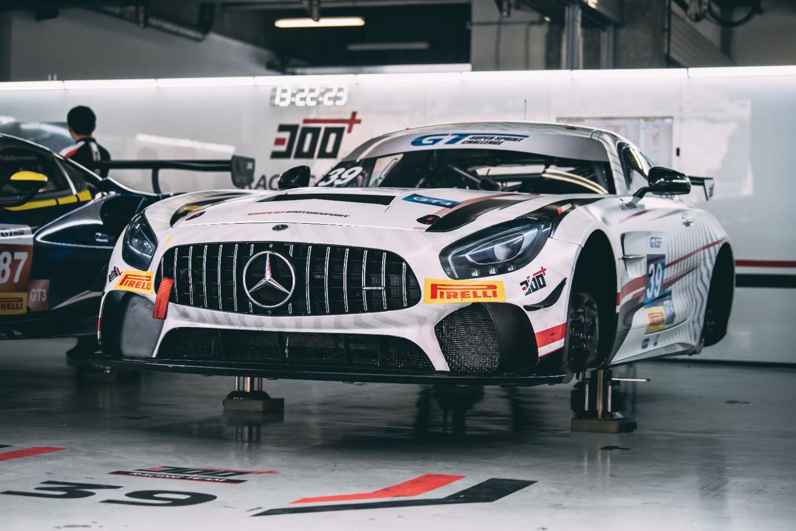 Mercedes AMG GT4