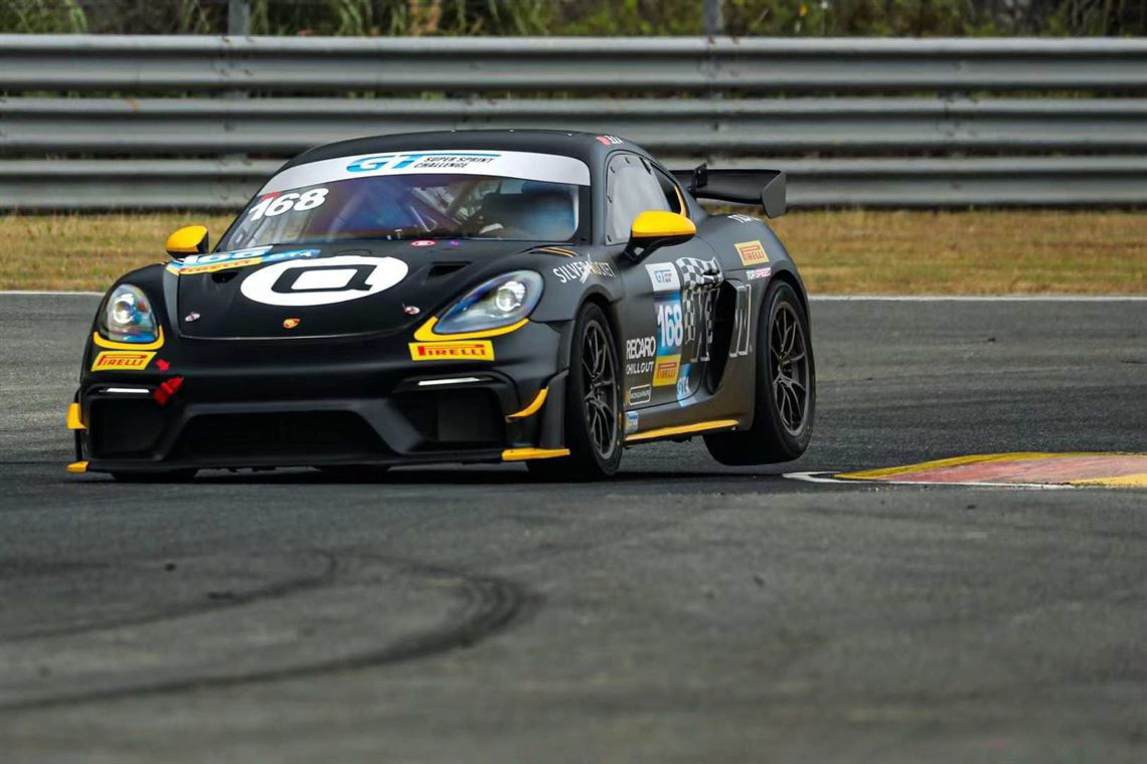ポルシェ GT4RS CS &992 GT3 CUP が到着し、パッケージを ポルシェ GT4RS CS &992 GT3 CUP が到着し、パッケージを