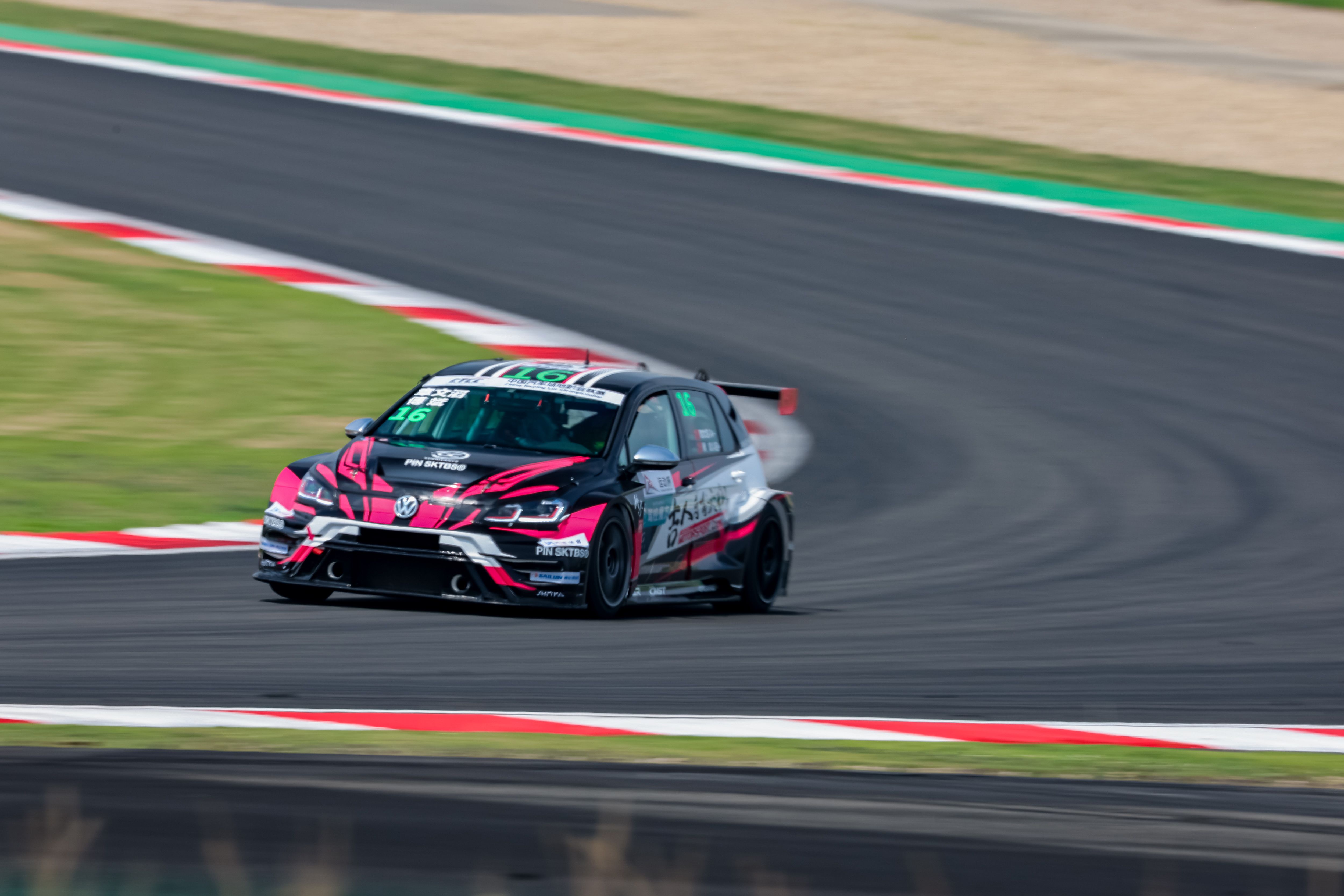 VW GOLF TCR 