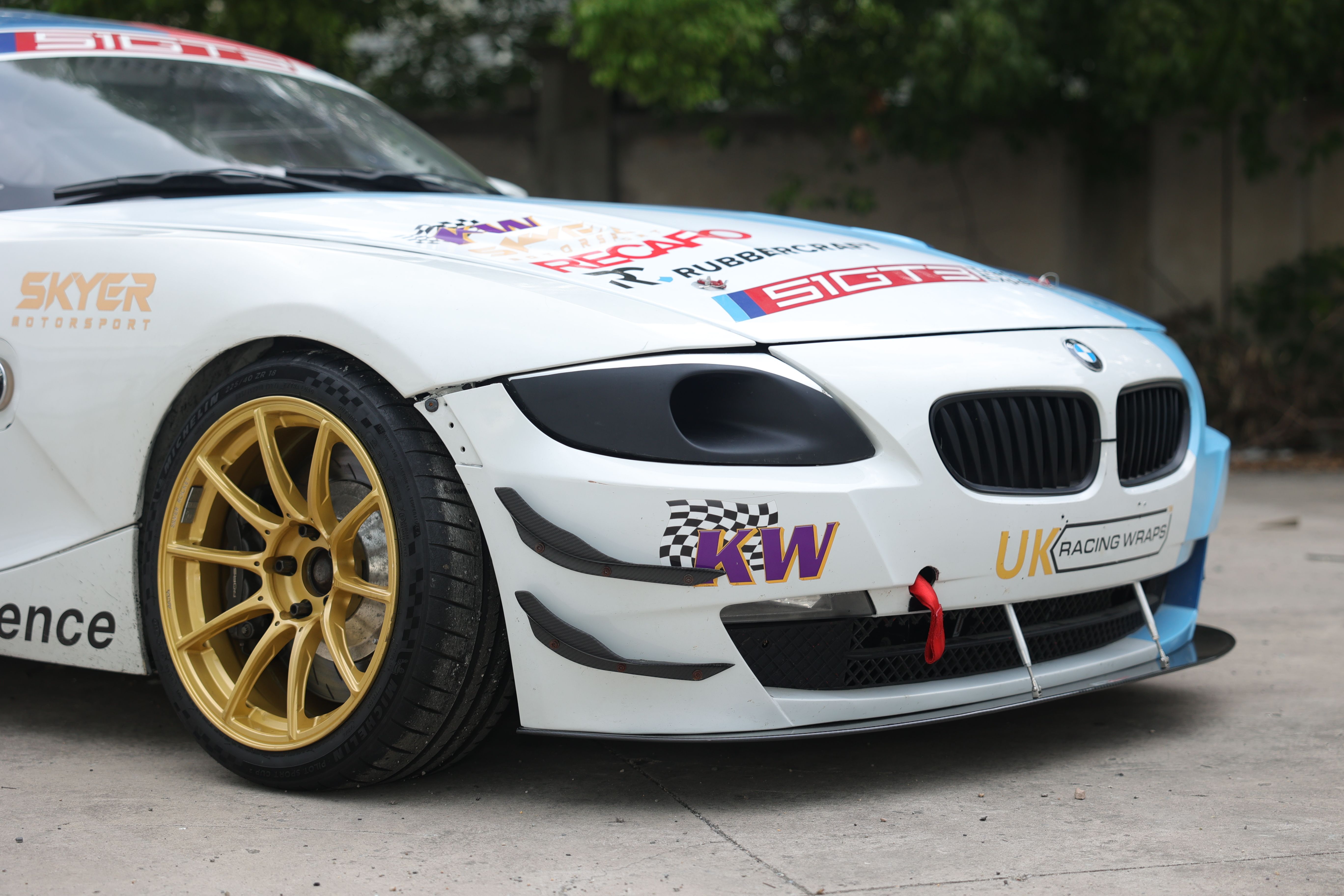 Samochód wyścigowy BMW Z4 E86 z 2007 r. (w tym dwa samochody zapasowe)