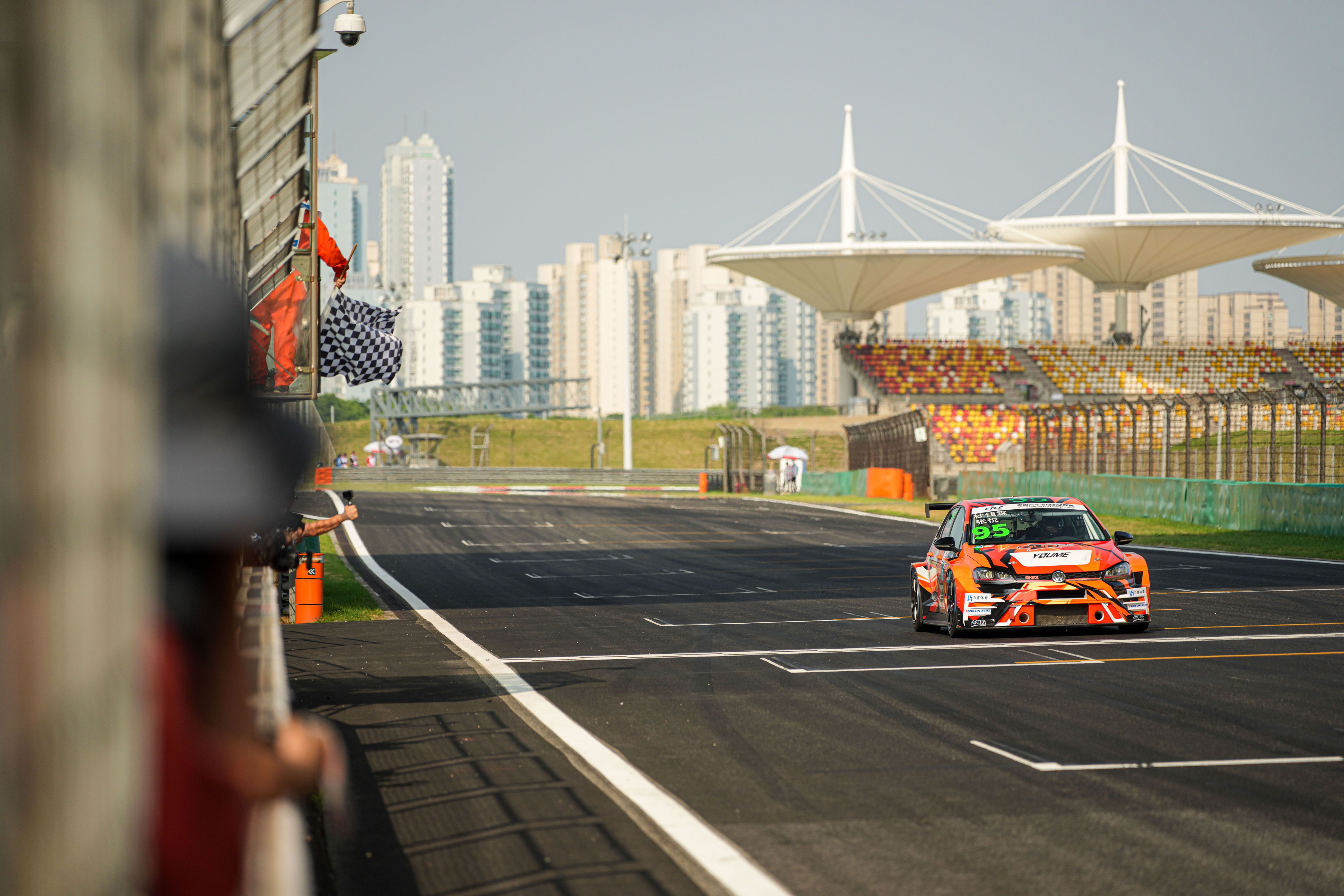 Eladó Golf TCR versenyautó