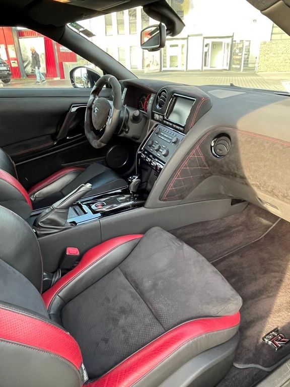 นิสสัน จีที-อาร์