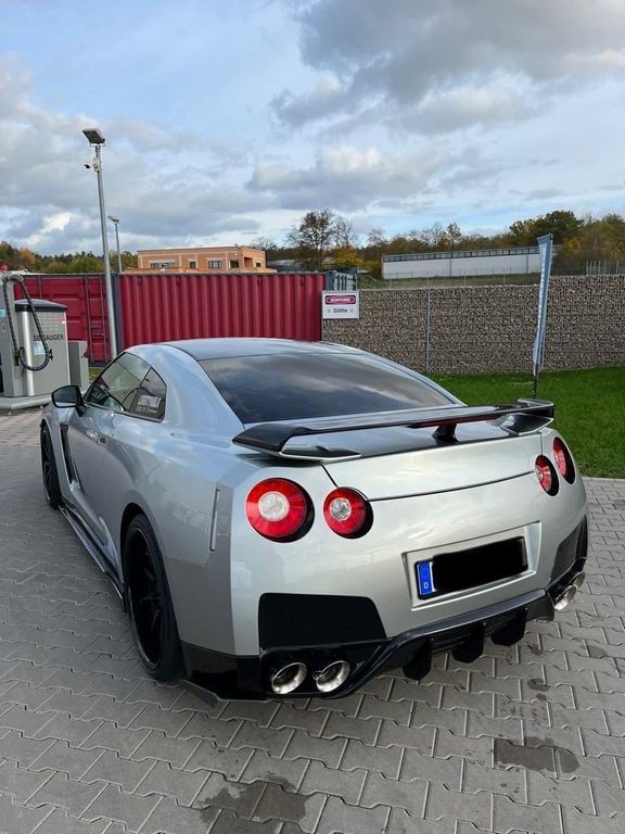 Nissan GT-R