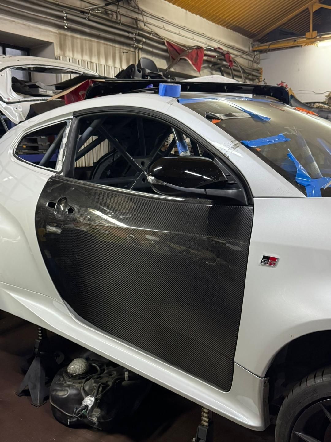 أبواب كربونية جاهزة للتجفيف لسيارة GR Yaris