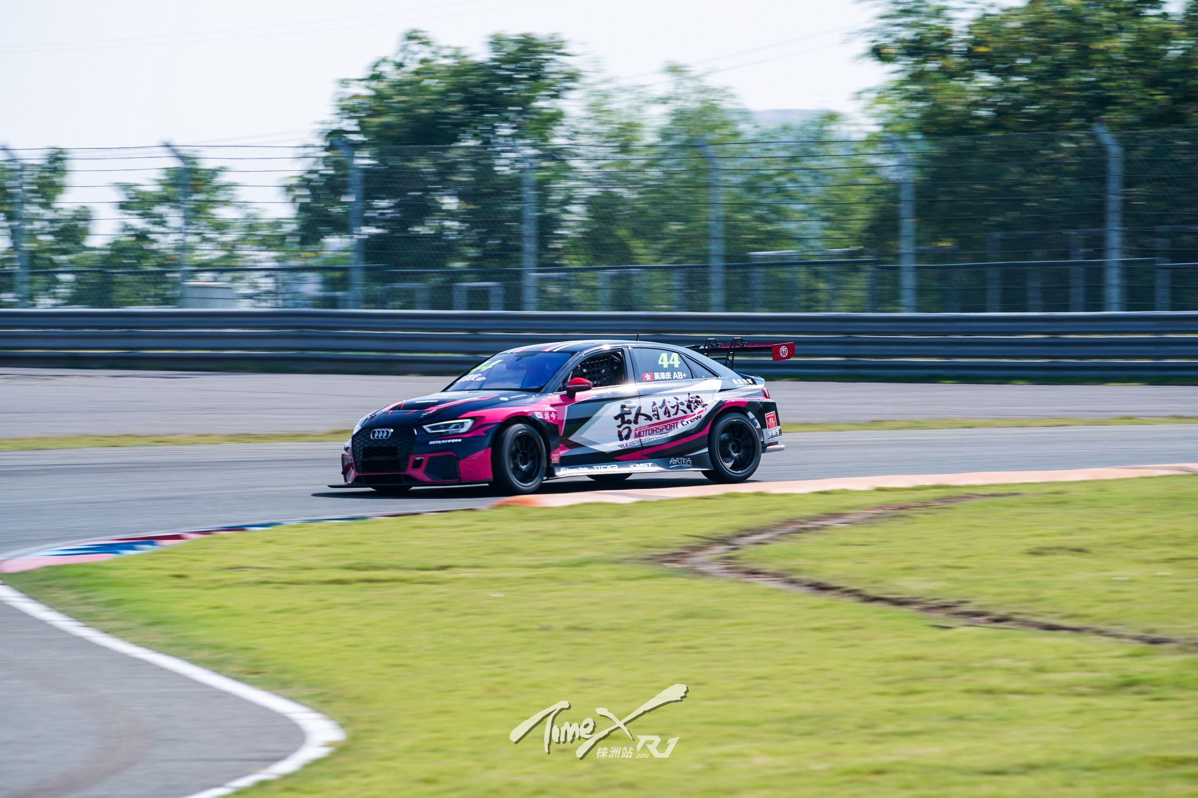 Mobil Audi RS3 LMS SEQ TCR generasi terakhir tahun 2020