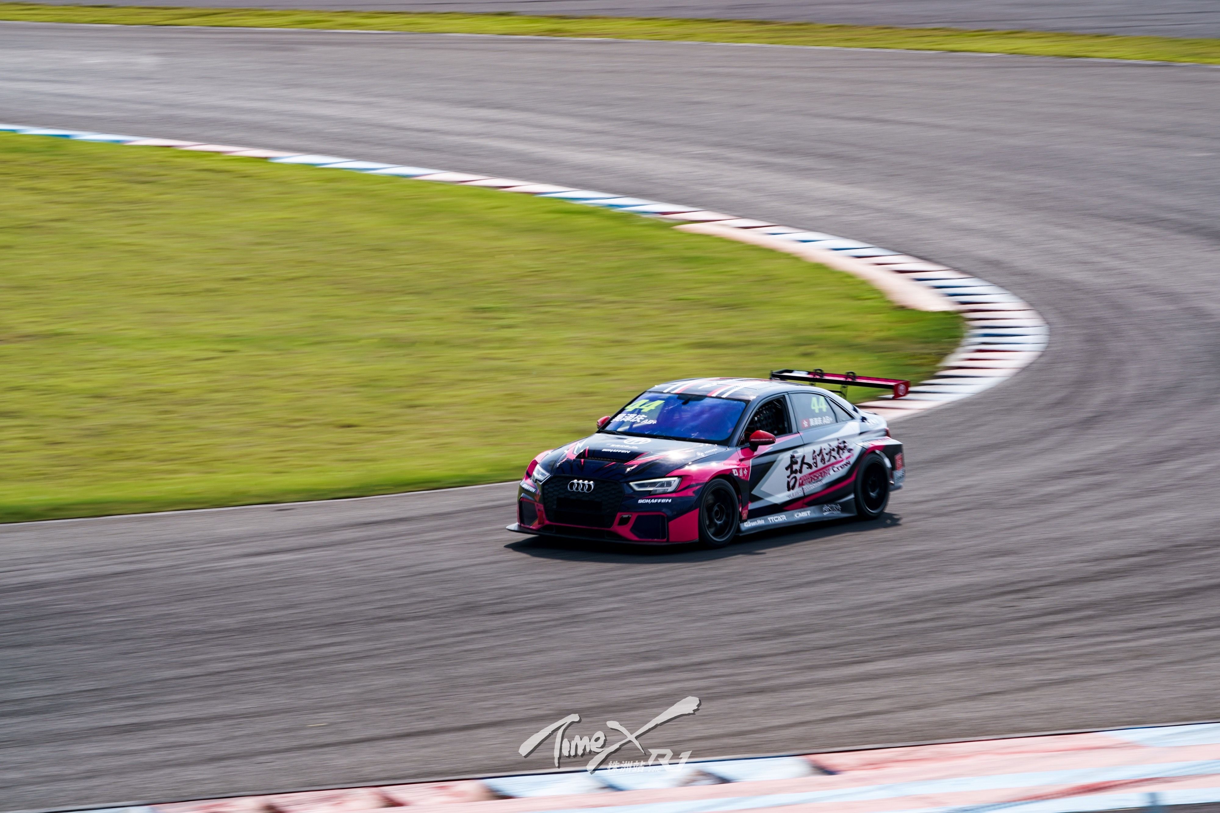Mobil Audi RS3 LMS SEQ TCR generasi terakhir tahun 2020