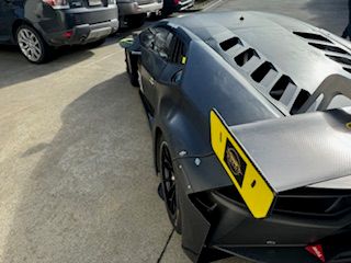 Obrovský balík náhradných dielov pre Lamborghini Huracan GT3 (nie Evo)