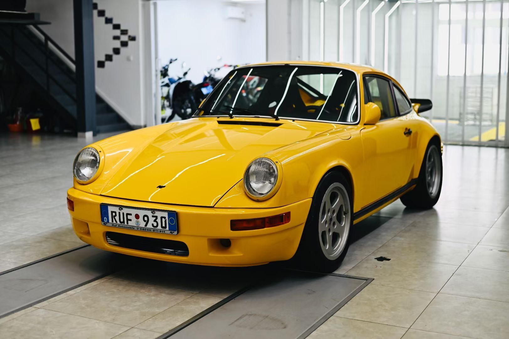 1989 بورشه RUF YELLOWBIRD