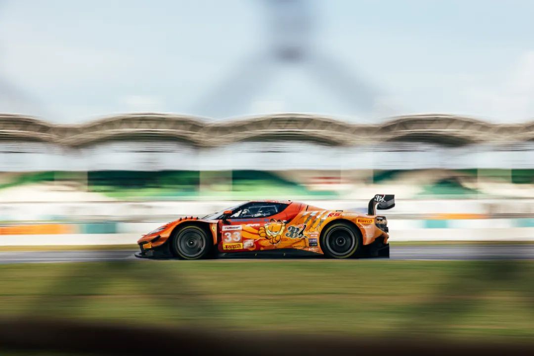 Đội hình ba xe của 33R Harmony Racing ra quân hết mình cho China GT 2025