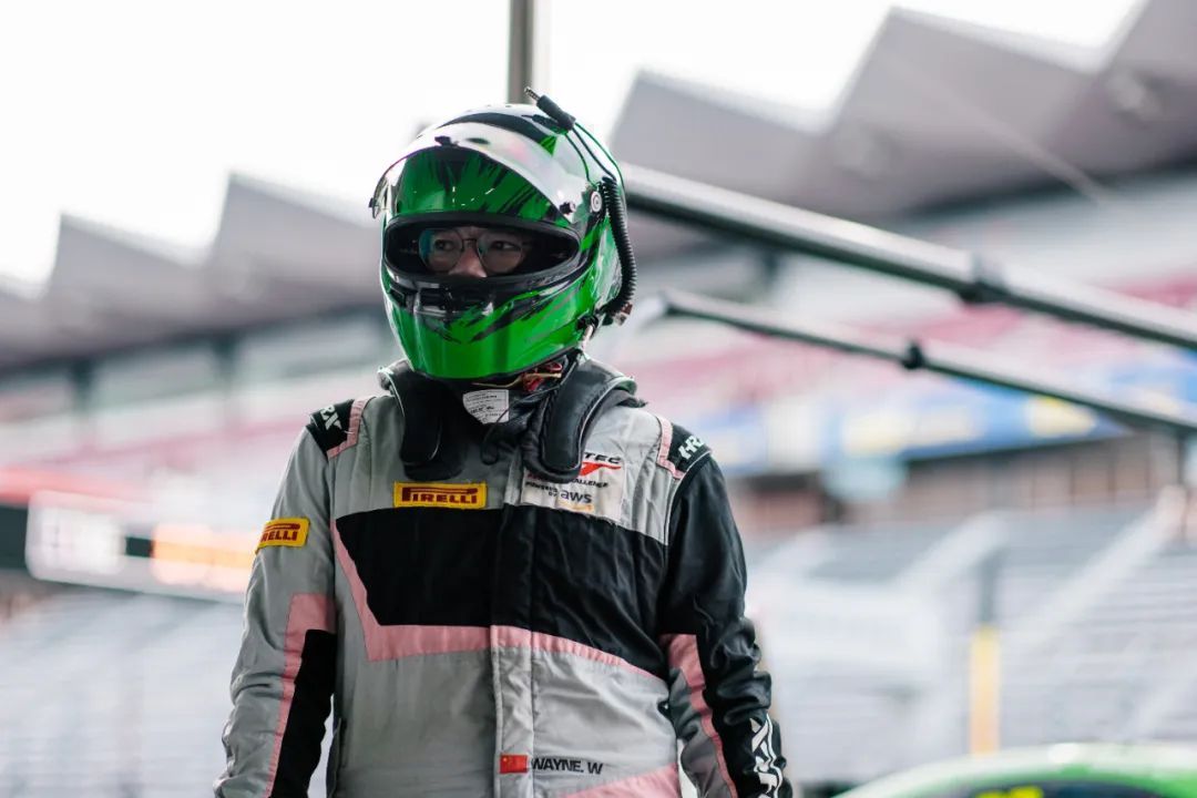 Đội hình ba xe của 33R Harmony Racing ra quân hết mình cho China GT 2025