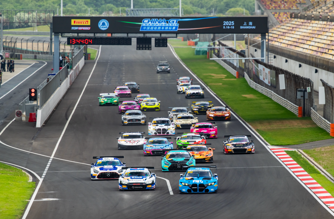 Druhý závod China GT Shanghai 2025 skončil vášnivě