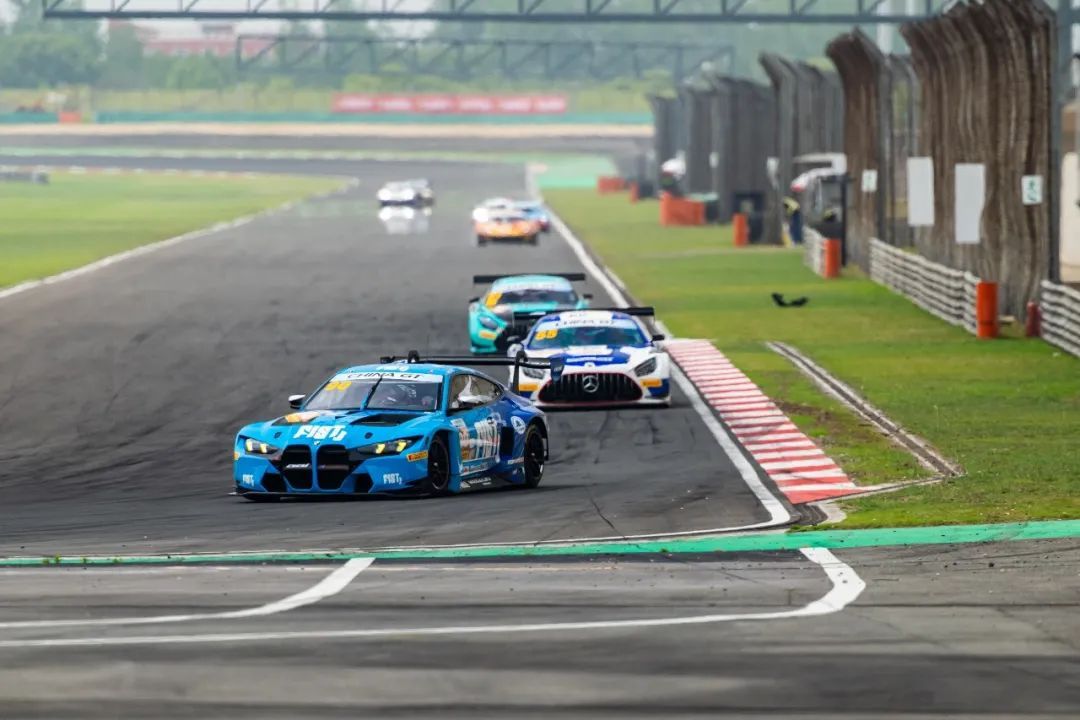 Druhý závod China GT Shanghai 2025 skončil vášnivě