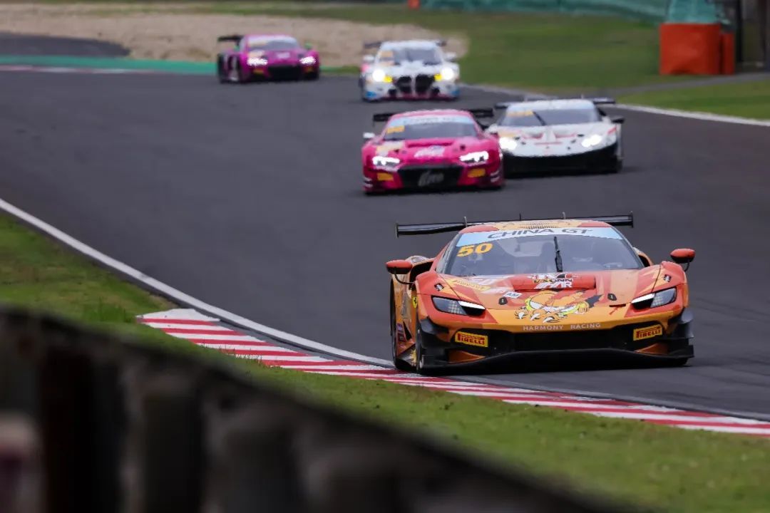 Druhý závod China GT Shanghai 2025 skončil vášnivě