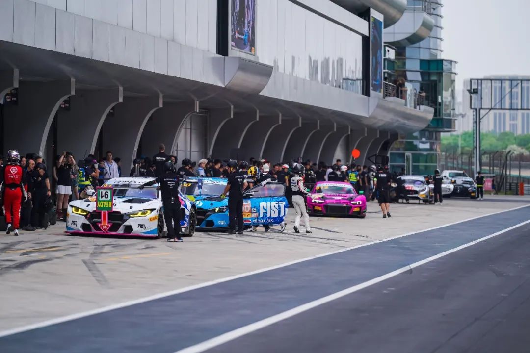 Druhý závod China GT Shanghai 2025 skončil vášnivě