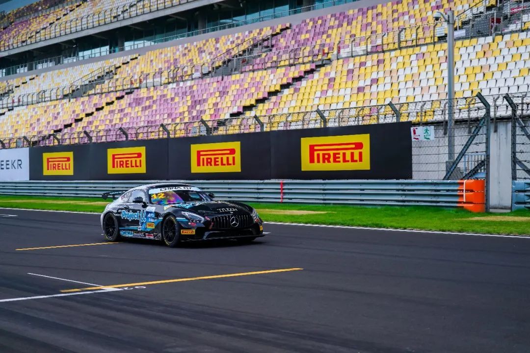 Druhý závod China GT Shanghai 2025 skončil vášnivě