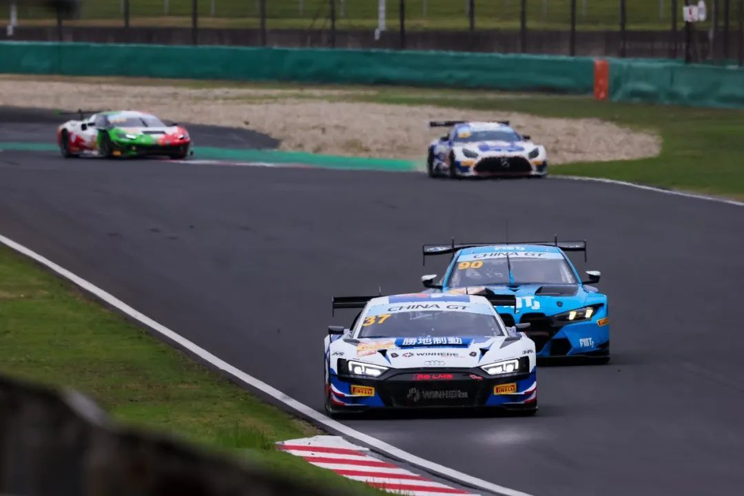 Druhý závod China GT Shanghai 2025 skončil vášnivě
