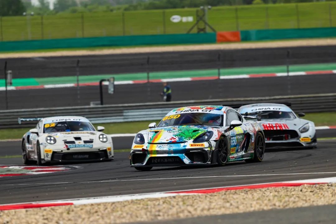 Druhý závod China GT Shanghai 2025 skončil vášnivě